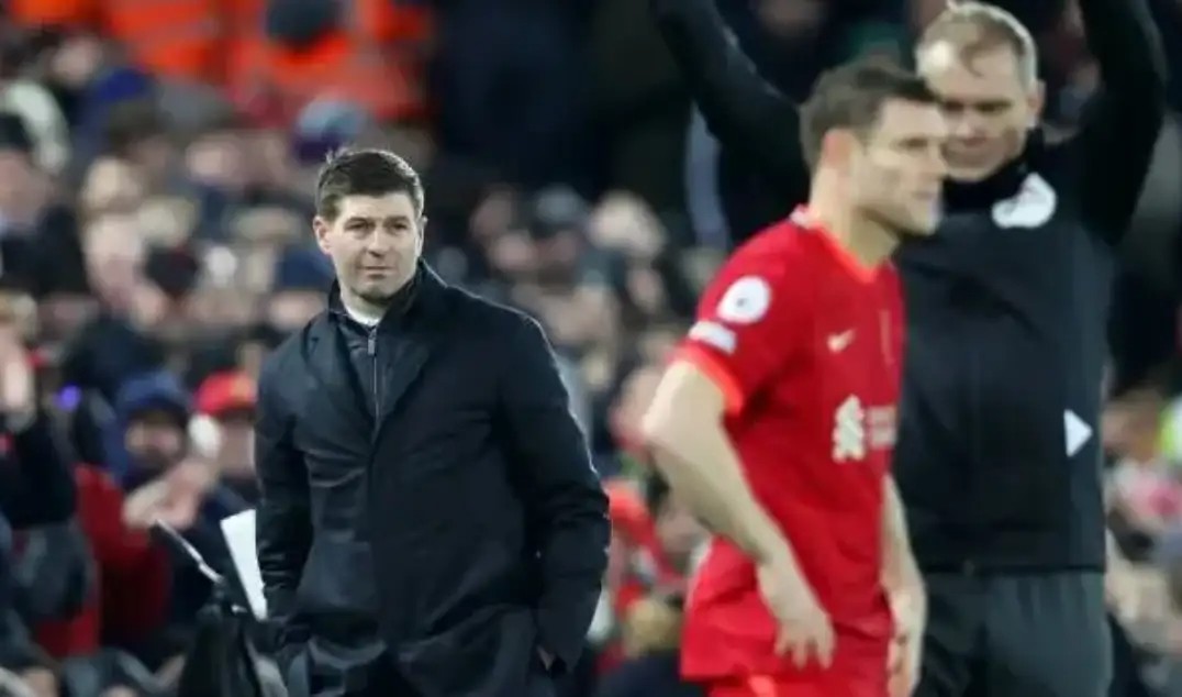 致敬联赛最后一尊大恐龙，他的球员生涯是半部英超历史